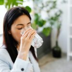 Bahaya Minum Air Putih Berlebihan? Dokter Jelaskan Risikonya!