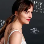 Dakota Johnson: Pedro Pascal Rahasia Pinjam Baju Mewah?