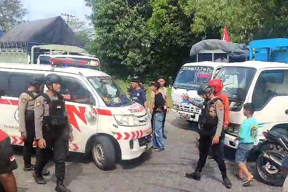 Demo ODOL Karanganyar Ricuh: Ambulans Rusak, Sirene Jadi Pemicu