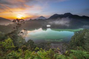 Dieng Geopark Nasional: Pesona Alam, Wisatawan Membludak!