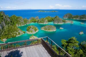 Eksplorasi Raja Ampat 2025: Panduan Transportasi & Biaya Terlengkap