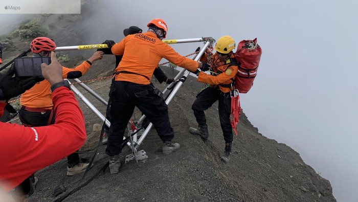 Evakuasi Dramatis Turis Brasil di Gunung Rinjani: Heli & Tebing