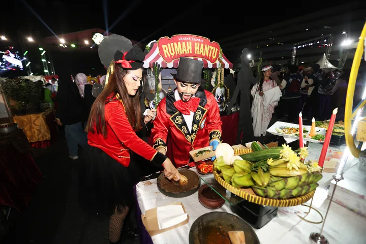 Festival Rujak Uleg Surabaya: Legenda THR Bangkitkan Nostalgia