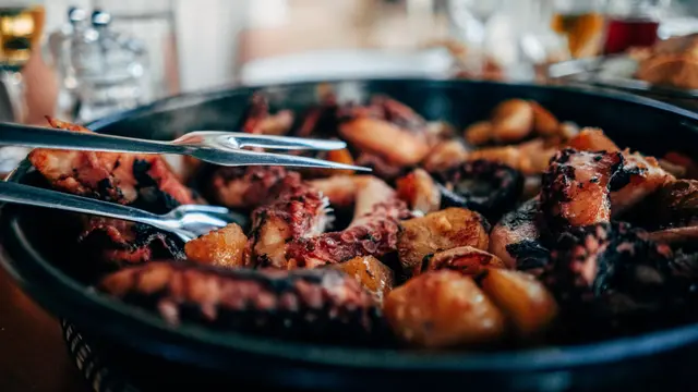 Harga Gurita Melonjak? Takoyaki Jepang Kini Pakai Sosis!
