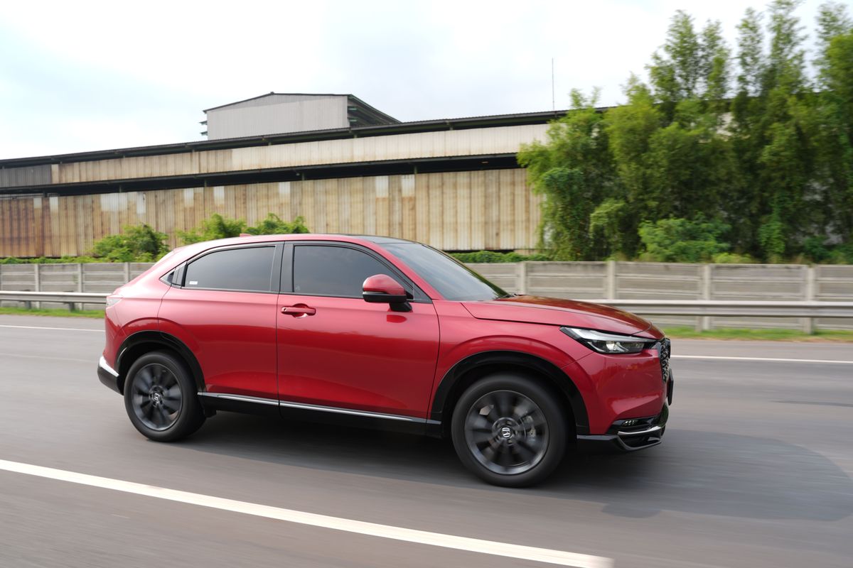Honda Unggul: Strategi Hybrid Mendahului Mobil Listrik Indonesia