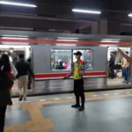 Ibu Lahiran di KRL Stasiun Bogor: Petugas Selamatkan Bayi