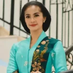 Inspirasi Gaya Klasik: 6 Kebaya Maudy Koesnaedi di Losmen Bu Broto