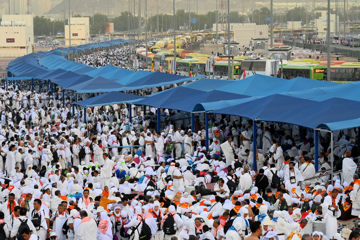 Jamaah Haji Indonesia Tinggalkan Mina: Tenda Kosong, Kisah Apa?