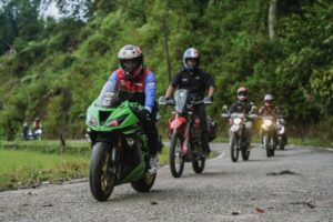 Jelajah Alam Indonesia: Petualangan Touring Motor Bareng Pelumas Top