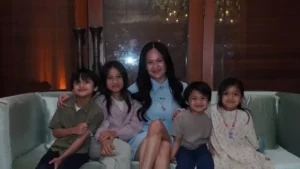 Kehangatan Donna Harun & Cucu: 7 Potret Momen Istimewa Keluarga