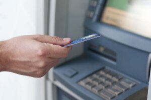 Layanan Digital Banking Naik, Transaksi ATM Merosot Drastis?