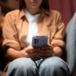 Lepaskan Rasa Sakit: 5 Alasan Stop Kontak Mantan Ghosting