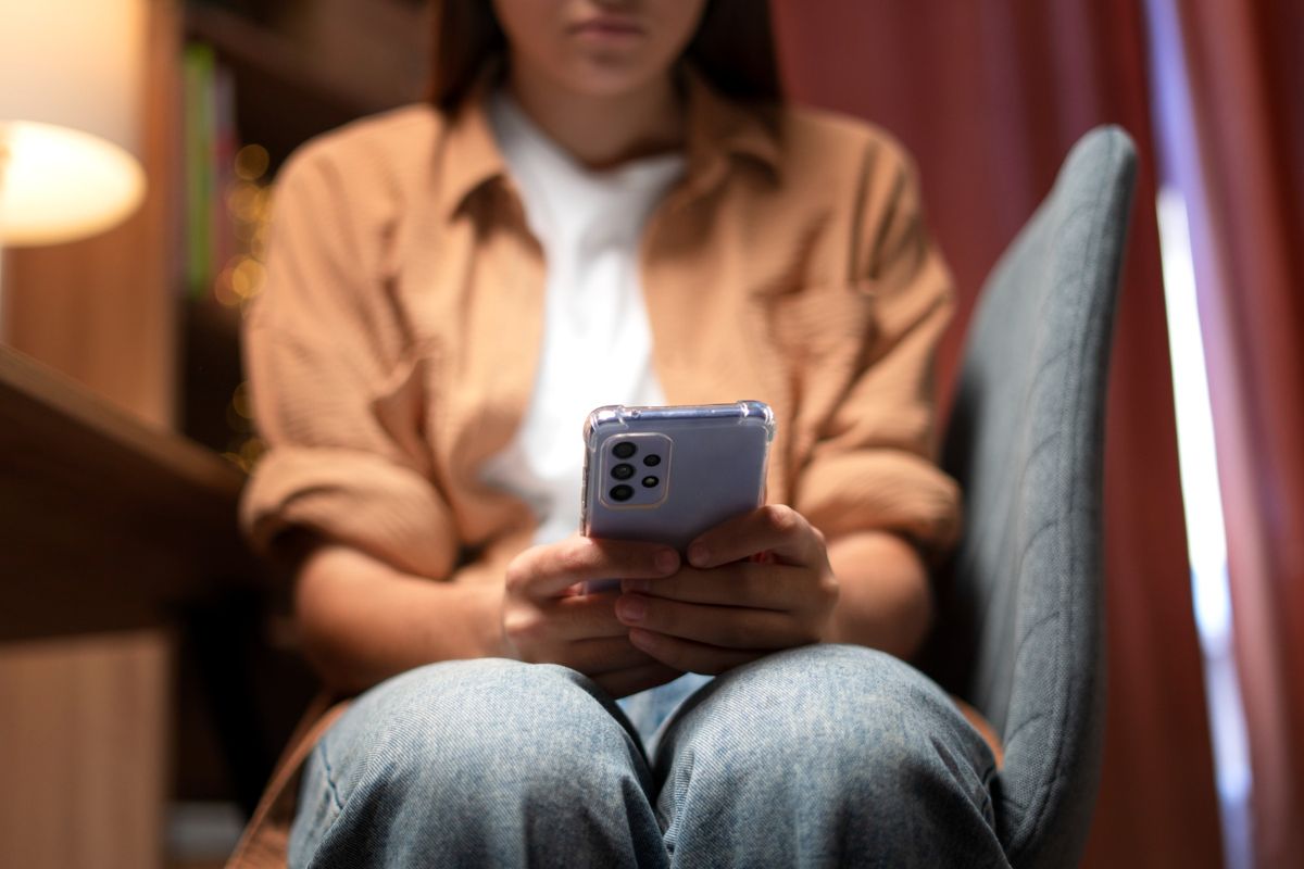 Lepaskan Rasa Sakit: 5 Alasan Stop Kontak Mantan Ghosting