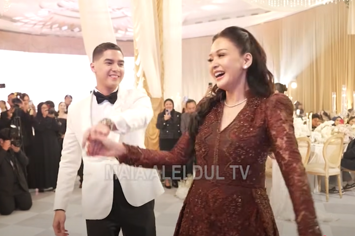 Maia Estianty Memesona: Gaun Brokat Coklat di Pernikahan Al