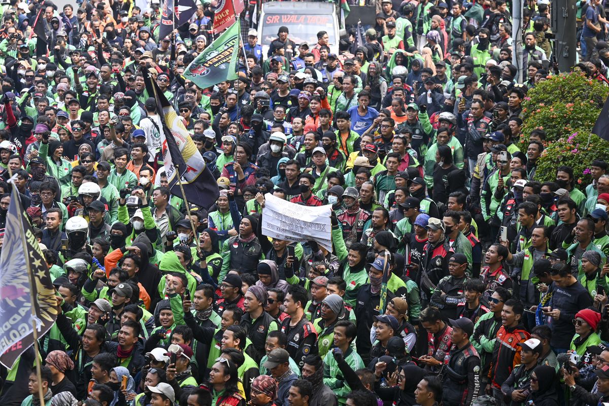 Masa Depan Ekonomi Gig Indonesia: Tantangan Hukum Ojol