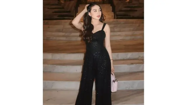 Natasha Wilona Tampil Mempesona: Gaya Kondangan Mewah & Jumpsuit Payet
