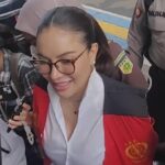 Nikita Mirzani Diborgol, Tetap Ramai Minta Selfie