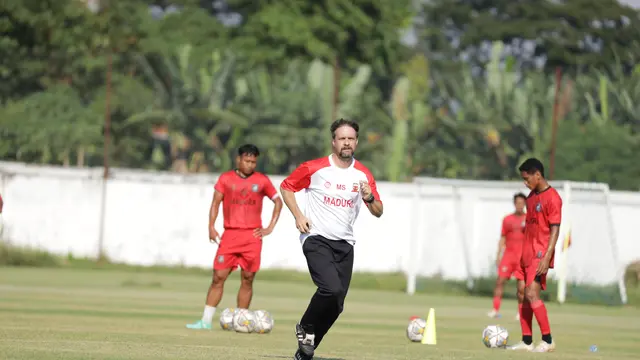 Pelatih Baru Persija Jakarta Tiba: Siap Hadapi Musim Baru