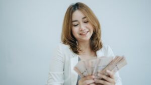 Pensiun Miliaran? Raih Mimpi Kaya Raya Walau Gaji UMR