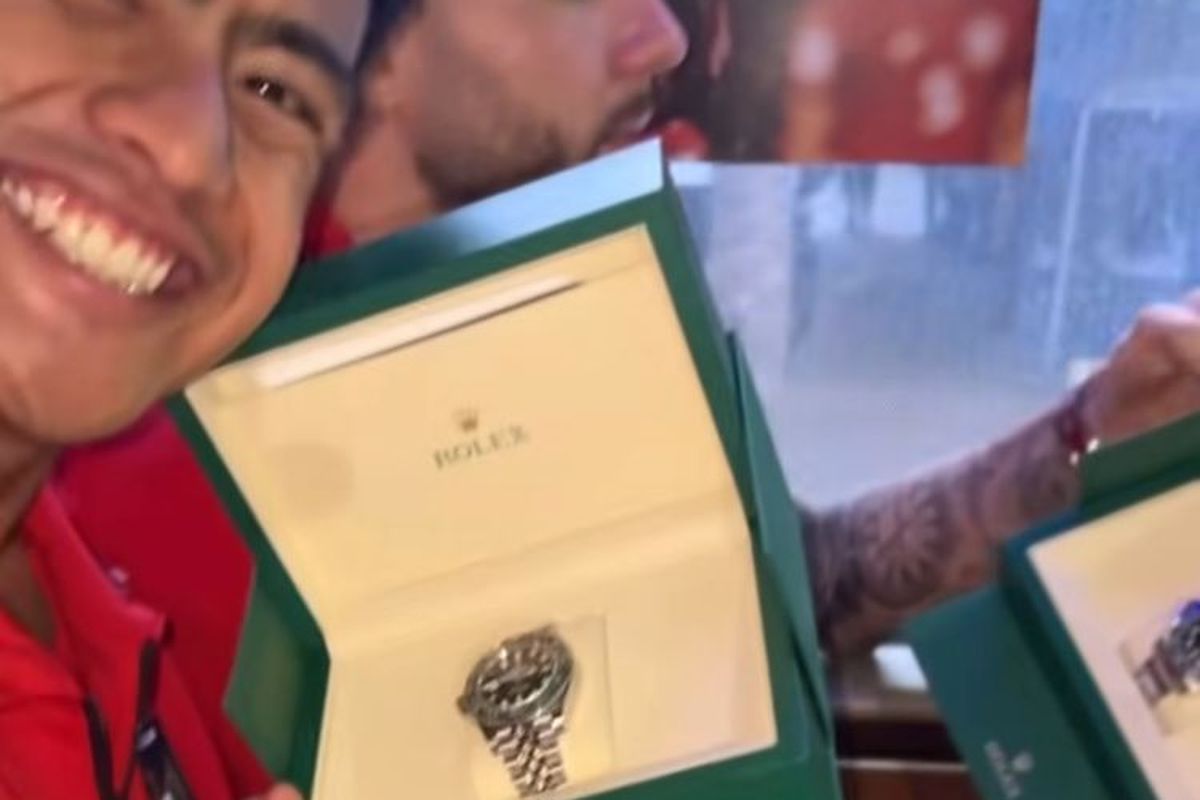 Prabowo Hadiahkan Rolex Mewah Rp200 Juta Untuk Timnas
