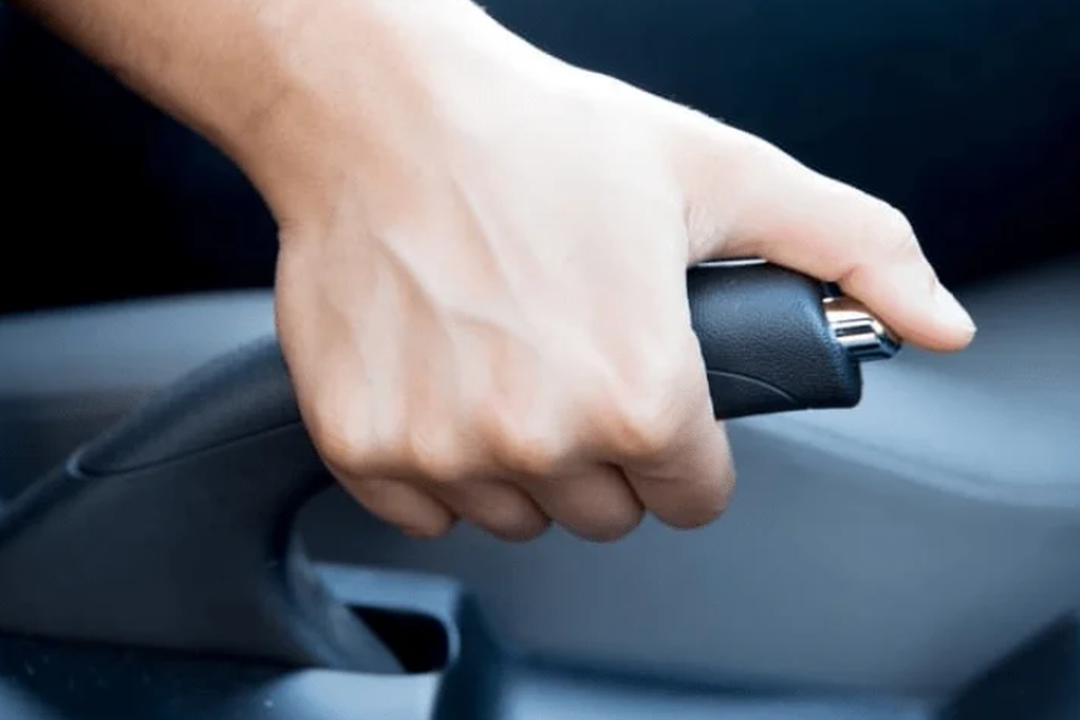 Rahasia Parkir & Rem Tangan: Dongkrak Penjualan Industri Motor