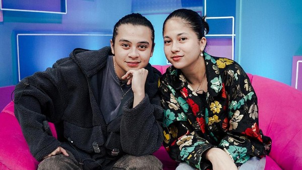 Rahasia Pengeluaran Sitha Marino di Online Shop Bastian Steel