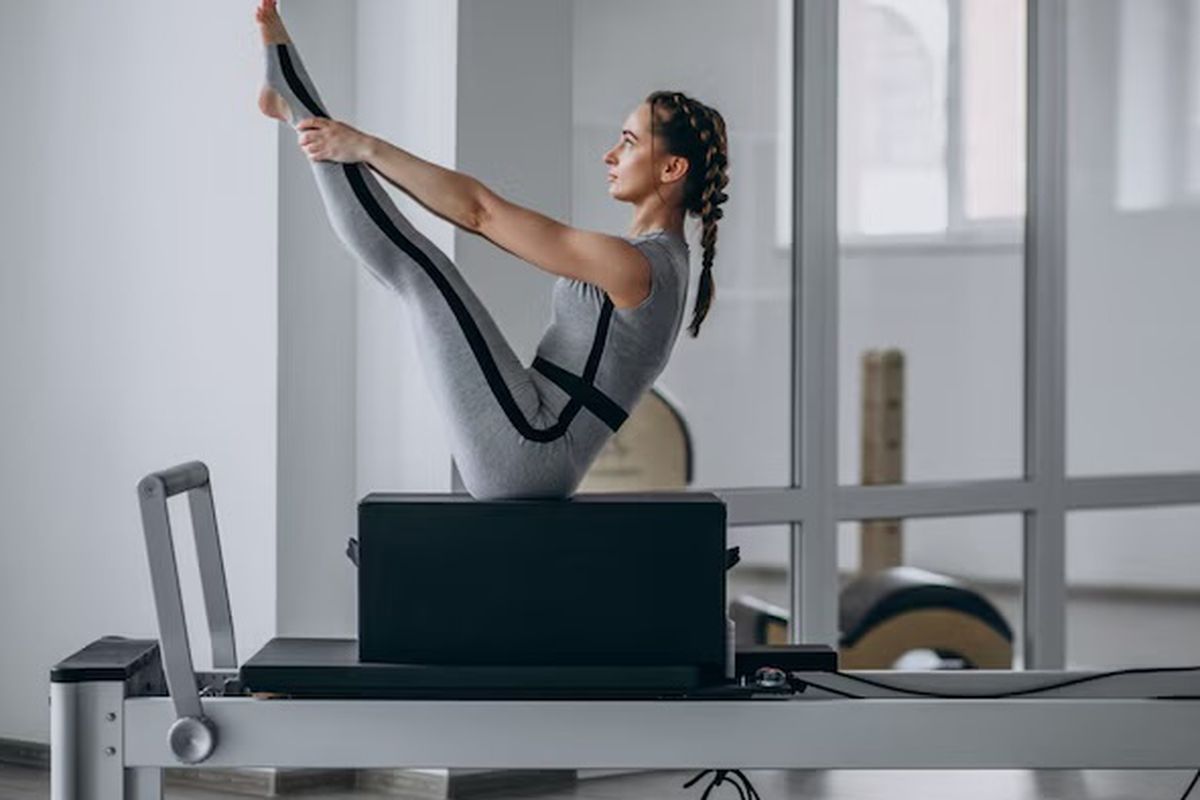Rahasia Pilates: Dari Rumah Sakit ke Tren Fitness Global