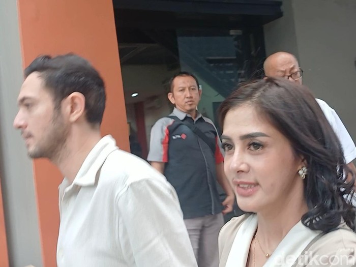 Rifky Balweel Bantah Isu Rumah Tangga Retak, Biby Lepas Hijab