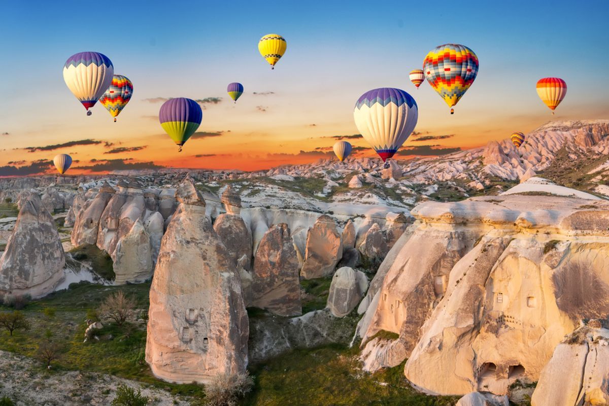 Tragedi Balon Udara Turkiye: 12 Wisatawan Indonesia Terluka