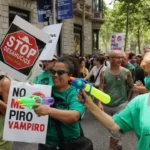 Warga Spanyol Demo, Semprot Turis Pakai Pistol Air!