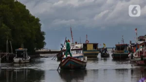 Waspada! Gelombang 4 Meter Hantam Pesisir Selatan Banten