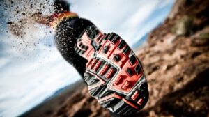 7 Sepatu Lari Lokal Terbaik: Nyaman, Tahan Lama, & Andal