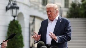 Kaki Bengkak, Masalah Pembuluh Darah Mengancam Kesehatan Trump?