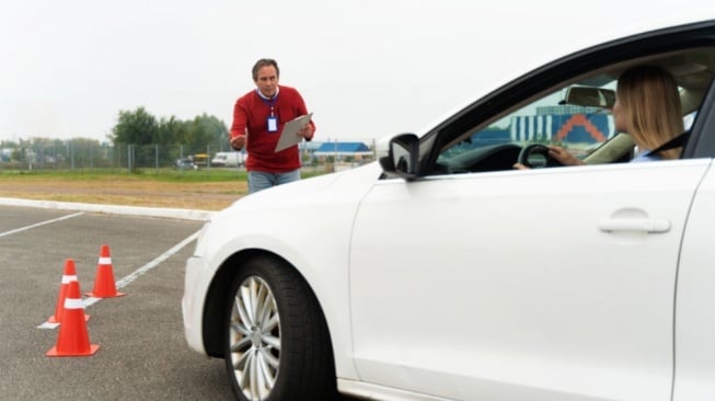 Mobil Bekas Fitur Sensor Parkir? Mulai Rp100 Jutaan!