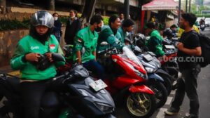 Pemerintah Dilema: Tarif Ojol Naik atau Potongan Driver Turun?