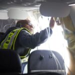Pintu Pesawat Copot: Alaska Airlines Bayar Ganti Rugi Penumpang?