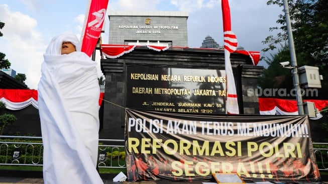 Polri Raih Penghargaan: Kritik Publik, Pujian Presiden, Konsisten!